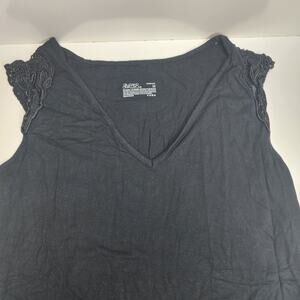 Gilligan & O'Malley Black Crocheted Sleeveless V-Neck Tank Top Women's Size M